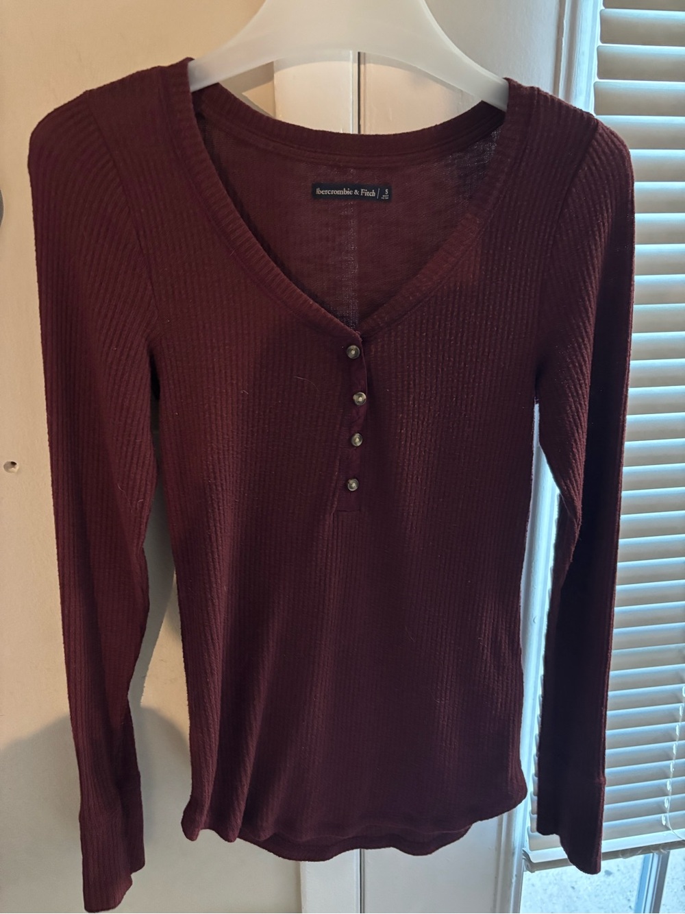 Abercrombie & Fitch Size Small Maroon V-Necked Sweater